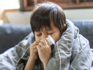 Flu, Batuk, Pilek Anak: Kenali Perbedaannya dan Cara Tepat Meredakannya