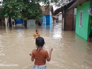 Kemensos Salurkan Bantuan untuk Korban Banjir di Bekasi