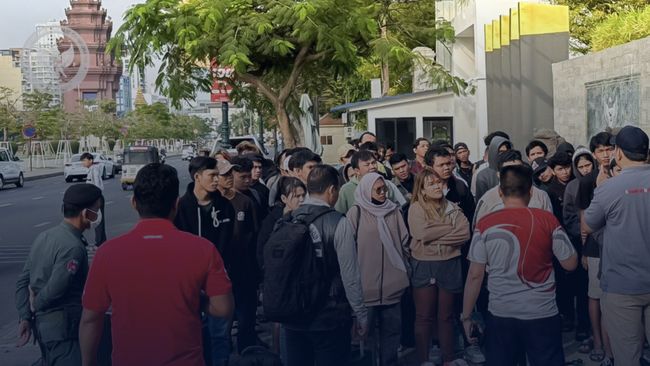 Sindikat Bubar, 911 WNI di Kamboja Serbu KBRI