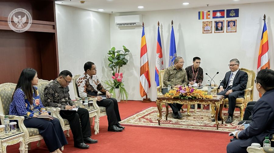 Kedutaan Besar Republik Indonesia (KBRI) di Phnom Penh sejak 16 Januari 2026 hingga Senin (19/1) sore telah menerima laporan dari 911 Warga Negara Indonesia (WNI) yang datang langsung ke KBRI setelah keluar dari sindikat penipuan daring (online scam) di berbagai wilayah di Kamboja. (Kemlu.go.id)