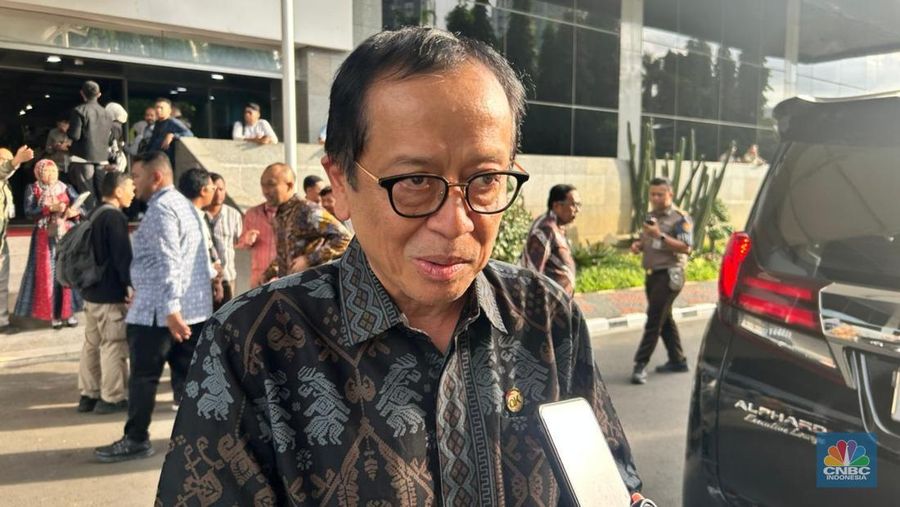 Kepala Eksekutif Pengawas Perbankan OJK, Dian Ediana Rae di Gedung DPR, Senin (19/1/2026). (CNBC Indonesia/Zefanya Aprilia)