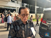 Dolar AS Hampir Tembus Rp17.000, OJK Minta Perbankan Lakukan Ini