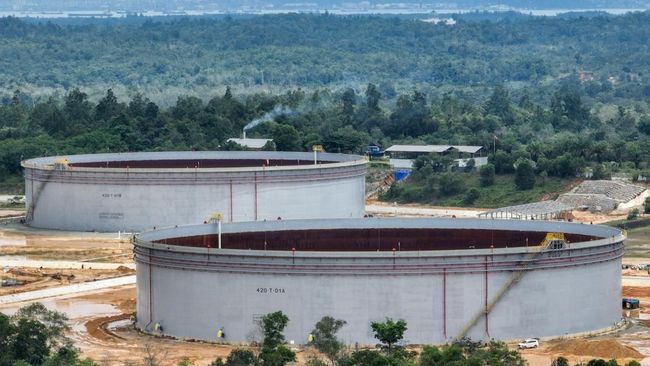 Bahlil Dorong Pertamina Naikkan Kapasitas Kilang BBM