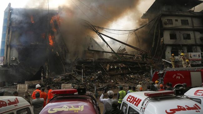 Penampakan Horor Mal Hangus Dilalap Api, Belasan Tewas-Puluhan Hilang