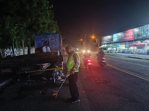 Warga Atambua Tewas Tabrak Truk Parkir di Jalan Cargo Permai Denpasar