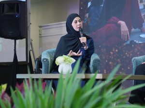 Paula Verhoeven Tergetar Ikut Wakaf Masjid di Australia