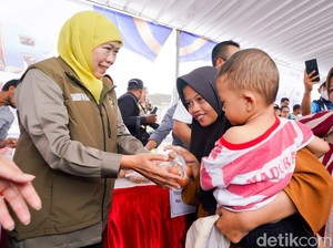Gelar Pasar Murah di Jember, Khofifah Jaga Harga Pangan-Daya Beli Warga