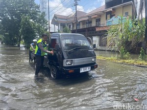 Jalur Alternatif Kudus-Purwodadi Banjir, Banyak Kendaraan Mogok