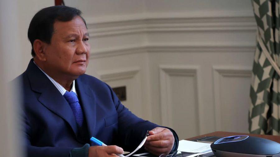 residen Prabowo Subianto menggelar rapat terbatas melalui video conference dengan sejumlah anggota Kabinet Merah Putih yang berada di Jakarta, antara lain Jaksa Agung, Menteri Pertahanan, Menteri Agraria dan Tata Ruang/Kepala BPN, Menteri Hukum, Menteri Sekretaris Negara serta Kepala BPKP, pada Senin, 19 Januari 2026. (Instagram/Sekretariat.Kabinet)