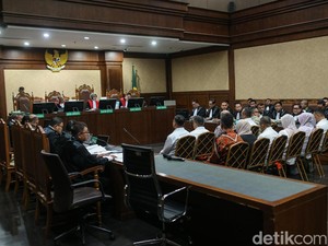Munarman hingga Aziz Yanuar Jadi Pengacara Eks Wamemaker Noel