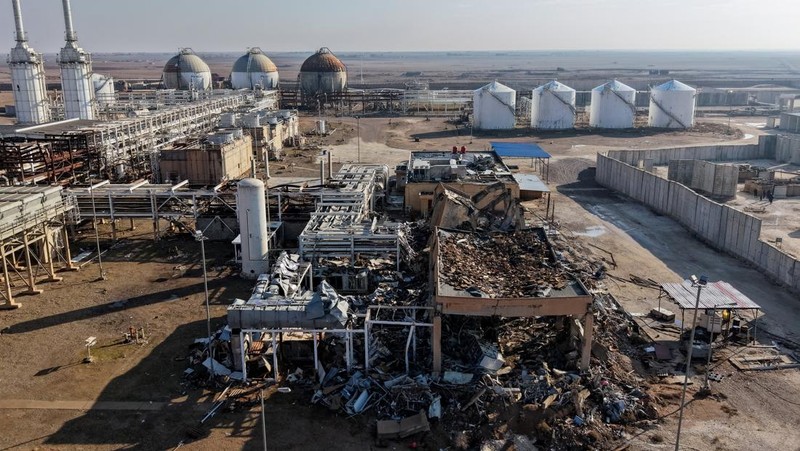 A drone view shows damage at the Conoco gas plant, after it came under the control of the Syrian government following the withdrawal of the U.S.-backed Syrian Democratic Forces (SDF), in the countryside of Deir al-Zor, Syria, January 19, 2026. REUTERS/Khalil Ashawi     TPX IMAGES OF THE DAY