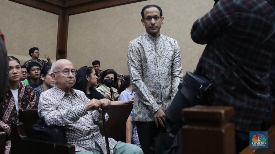 Terdakwa kasus dugaan korupsi dalam digitalisasi pendidikan pengadaan laptop Chromebook Nadiem Makarim menjalani sidang lanjutan dengan agenda mendengarkan keterangan saksi di Pengadilan Tipikor, Jakarta, Senin (19/1/2026). (CNBC Indonesia/Faisal Rahman)