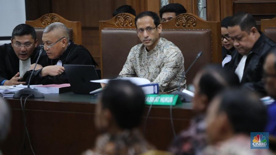 Terdakwa kasus dugaan korupsi dalam digitalisasi pendidikan pengadaan laptop Chromebook Nadiem Makarim menjalani sidang lanjutan dengan agenda mendengarkan keterangan saksi di Pengadilan Tipikor, Jakarta, Senin (19/1/2026). (CNBC Indonesia/Faisal Rahman)