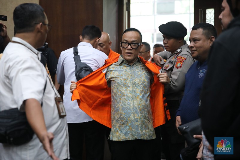 Terdakwa kasus dugaan pemerasan dalam pengurusan sertifikat K3 di Kementerian Ketenagakerjaan Immanuel Ebenezer menjalani sidang pembacaan dakwaan di Pengadilan Tipikor, Jakarta, Senin (19/1/2026). (CNBC Indonesia/Faisal Rahman)