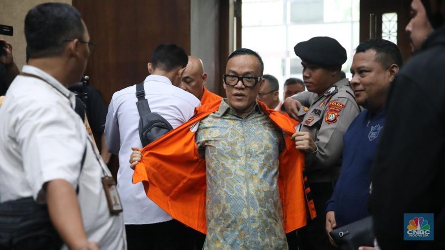 Terdakwa kasus dugaan pemerasan dalam pengurusan sertifikat K3 di Kementerian Ketenagakerjaan Immanuel Ebenezer menjalani sidang pembacaan dakwaan di Pengadilan Tipikor, Jakarta, Senin (19/1/2026). (CNBC Indonesia/Faisal Rahman)