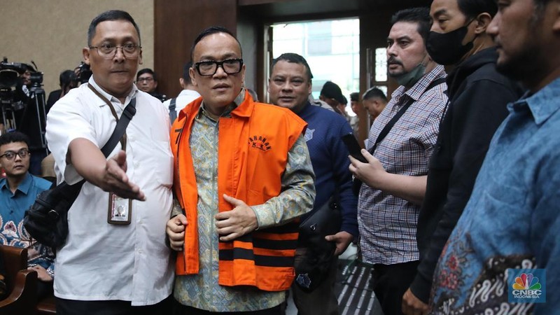 Terdakwa kasus dugaan pemerasan dalam pengurusan sertifikat K3 di Kementerian Ketenagakerjaan Immanuel Ebenezer menjalani sidang pembacaan dakwaan di Pengadilan Tipikor, Jakarta, Senin (19/1/2026). (CNBC Indonesia/Faisal Rahman)