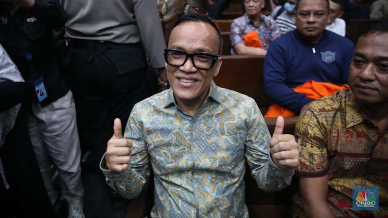 Terdakwa kasus dugaan pemerasan dalam pengurusan sertifikat K3 di Kementerian Ketenagakerjaan Immanuel Ebenezer menjalani sidang pembacaan dakwaan di Pengadilan Tipikor, Jakarta, Senin (19/1/2026). (CNBC Indonesia/Faisal Rahman)