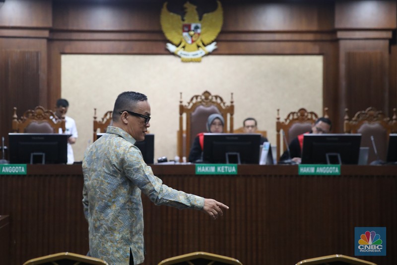 Terdakwa kasus dugaan pemerasan dalam pengurusan sertifikat K3 di Kementerian Ketenagakerjaan Immanuel Ebenezer menjalani sidang pembacaan dakwaan di Pengadilan Tipikor, Jakarta, Senin (19/1/2026). (CNBC Indonesia/Faisal Rahman)