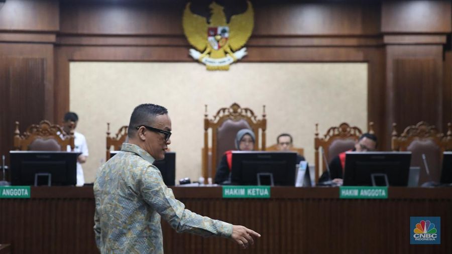 Terdakwa kasus dugaan pemerasan dalam pengurusan sertifikat K3 di Kementerian Ketenagakerjaan Immanuel Ebenezer menjalani sidang pembacaan dakwaan di Pengadilan Tipikor, Jakarta, Senin (19/1/2026). (CNBC Indonesia/Faisal Rahman)