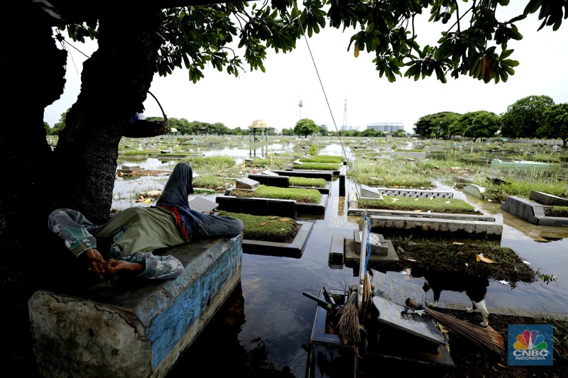 TPU Semper terendam banjir karena rendahnya permukaan tanah. (CNBC Indonesia/Tri Susilo)