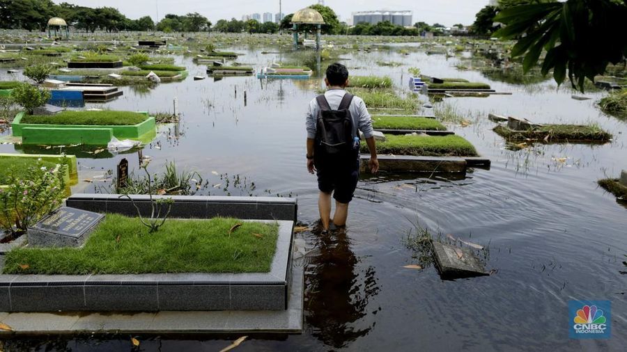 TPU Semper terendam banjir karena rendahnya permukaan tanah. (CNBC Indonesia/Tri Susilo)