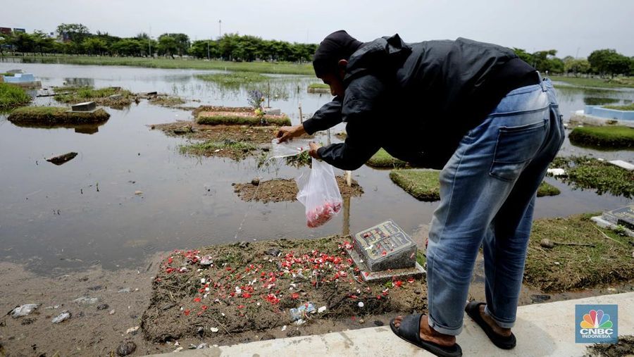 TPU Semper terendam banjir karena rendahnya permukaan tanah. (CNBC Indonesia/Tri Susilo)