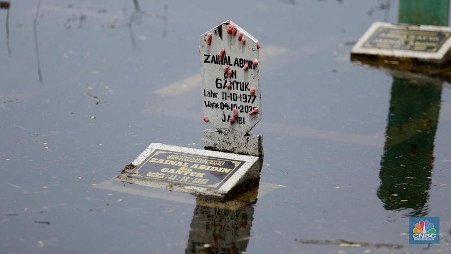 TPU Semper terendam banjir karena rendahnya permukaan tanah. (CNBC Indonesia/Tri Susilo)