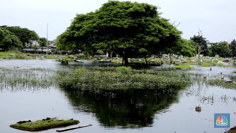 TPU Semper terendam banjir karena rendahnya permukaan tanah. (CNBC Indonesia/Tri Susilo)