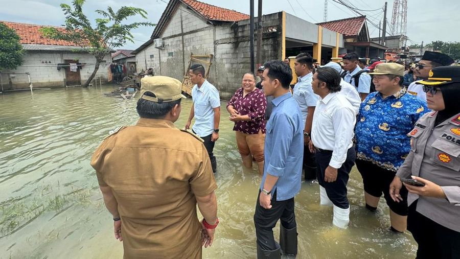 Wakil Presiden (Wapres) Gibran Rakabuming meninjau langsung lokasi banjir di Desa Srimukti, Kecamatan Tambun Utara, Kabupaten Bekasi, Senin (19/01/2026). (Dok/Setwapres RI)