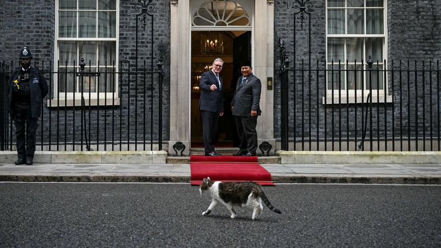 Presiden Indonesia Prabowo Subianto tiba untuk pertemuannya dengan Perdana Menteri Inggris Keir Starmer di Downing Street, London tengah, Selasa 20/1/2026. JUSTIN TALLIS/Pool via REUTERS