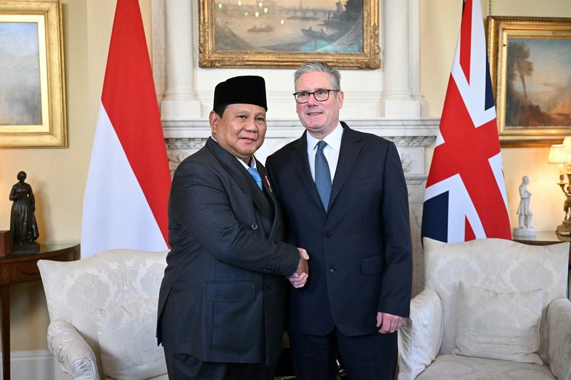 Presiden Indonesia Prabowo Subianto tiba untuk pertemuannya dengan Perdana Menteri Inggris Keir Starmer di Downing Street, London tengah, Selasa 20/1/2026. JUSTIN TALLIS/Pool via REUTERS