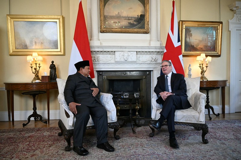 Presiden Indonesia Prabowo Subianto tiba untuk pertemuannya dengan Perdana Menteri Inggris Keir Starmer di Downing Street, London tengah, Selasa 20/1/2026. JUSTIN TALLIS/Pool via REUTERS