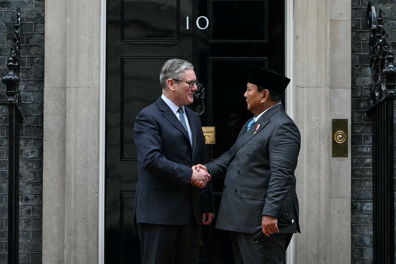 Presiden Indonesia Prabowo Subianto tiba untuk pertemuannya dengan Perdana Menteri Inggris Keir Starmer di Downing Street, London tengah, Selasa 20/1/2026. JUSTIN TALLIS/Pool via REUTERS