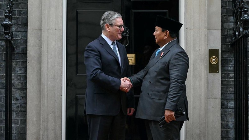 Presiden Indonesia Prabowo Subianto tiba untuk pertemuannya dengan Perdana Menteri Inggris Keir Starmer di Downing Street, London tengah, Selasa 20/1/2026. JUSTIN TALLIS/Pool via REUTERS