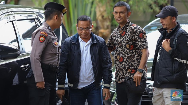 Bupati Pati, Sudewo tiba di Gedung Merah Putih Komisi Pemberantasan Korupsi (KPK), Jakarta, Selasa (20/1/2026). (CNBC Indonesia/Faisal Rahman)