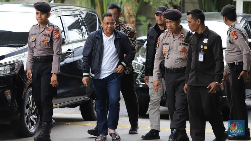 Bupati Pati, Sudewo tiba di Gedung Merah Putih Komisi Pemberantasan Korupsi (KPK), Jakarta, Selasa (20/1/2026). (CNBC Indonesia/Faisal Rahman)