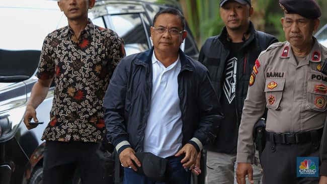 Penampakan Bupati Pati Sudewo Tiba di KPK Usai Terjaring OTT