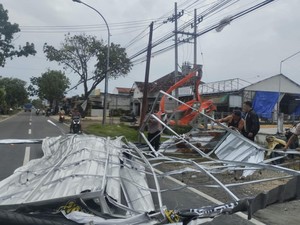 Puting Beliung Terjang Sukolilo Lamongan, Rumah-Warung Rusak