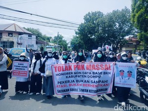 Ratusan Pegawai Honorer di Dompu Demo Tolak PHK Massal