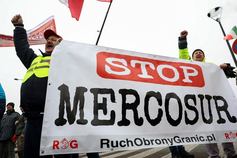 French farmers from FNSEA and Jeunes Agriculteurs farm unions drive their tractors along a road near European Parliament during a demonstration to protest against the EU-Mercosur free trade agreement in Strasbourg, France, January 20, 2026. REUTERS/Yves Herman