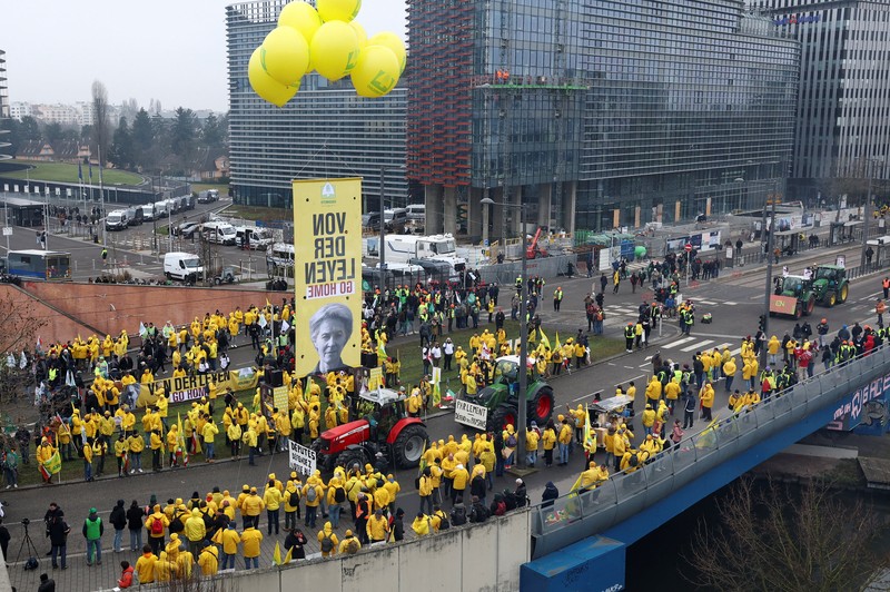 French farmers from FNSEA and Jeunes Agriculteurs farm unions drive their tractors along a road near European Parliament during a demonstration to protest against the EU-Mercosur free trade agreement in Strasbourg, France, January 20, 2026. REUTERS/Yves Herman