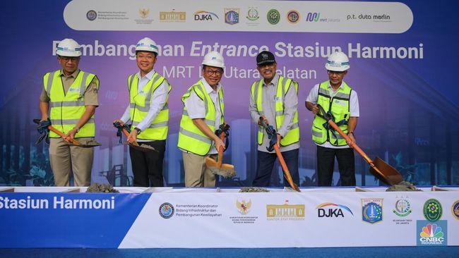 Pakai Sekop dan Helm, Pramono Groundbreaking Stasiun MRT Harmoni