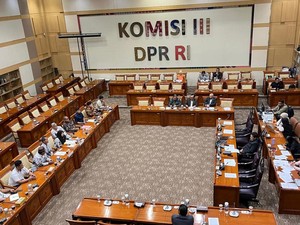 Guru di Jambi Ngadu ke Komisi III DPR Usai Jadi Tersangka Cukur Rambut Siswa