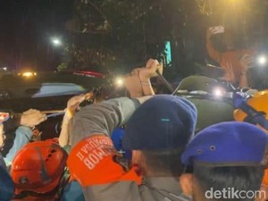 Sempat Tertahan di Lereng, Jasad Pramugari ATR-500 Kini Berhasil Dievakuasi