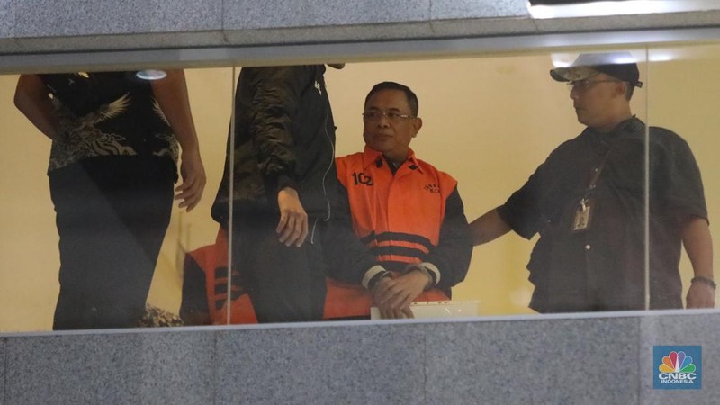 KPK resmi menetapkan Bupati Pati Sudewo sebagai tersangka kasus jual-beli jabatan. Sudewo ditetapkan sebagai tersangka usai terjaring operasi tangkap tangan (OTT) KPK. (CNBC Indonesia/Faisal Rahman)