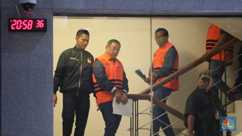 KPK resmi menetapkan Bupati Pati Sudewo sebagai tersangka kasus jual-beli jabatan. Sudewo ditetapkan sebagai tersangka usai terjaring operasi tangkap tangan (OTT) KPK. (CNBC Indonesia/Faisal Rahman)