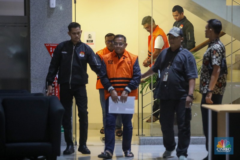 KPK resmi menetapkan Bupati Pati Sudewo sebagai tersangka kasus jual-beli jabatan. Sudewo ditetapkan sebagai tersangka usai terjaring operasi tangkap tangan (OTT) KPK. (CNBC Indonesia/Faisal Rahman)