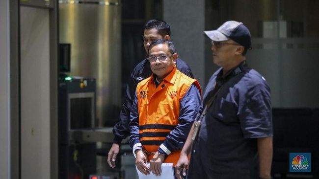 Bupati Pati Sudewo Pakai Rompi Oranye, Tersangka Jual Beli Jabatan