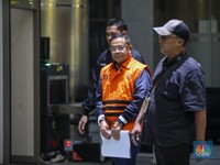 Bupati Pati Sudewo Pakai Rompi Oranye, Tersangka Jual Beli Jabatan