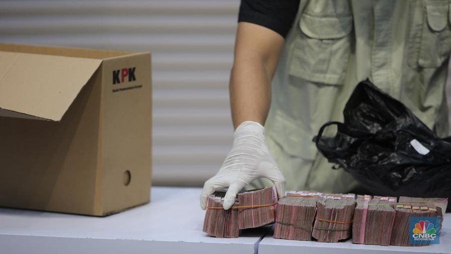 KPK resmi menetapkan wali Kota Madiun, Maidi sebagai tersangka. (CNBC Indonesia/Faisal Rahman)